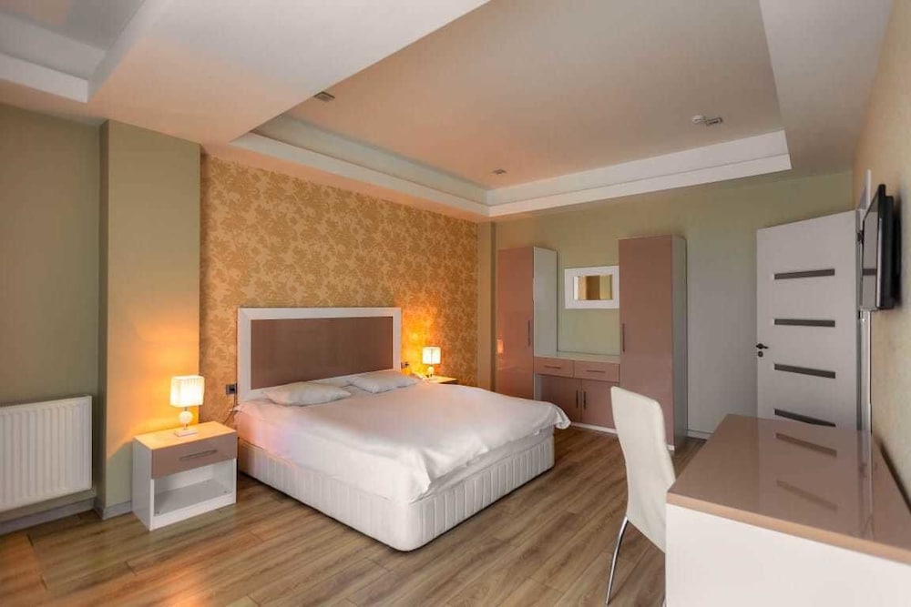 Hotel Diplomat Suites 13/44