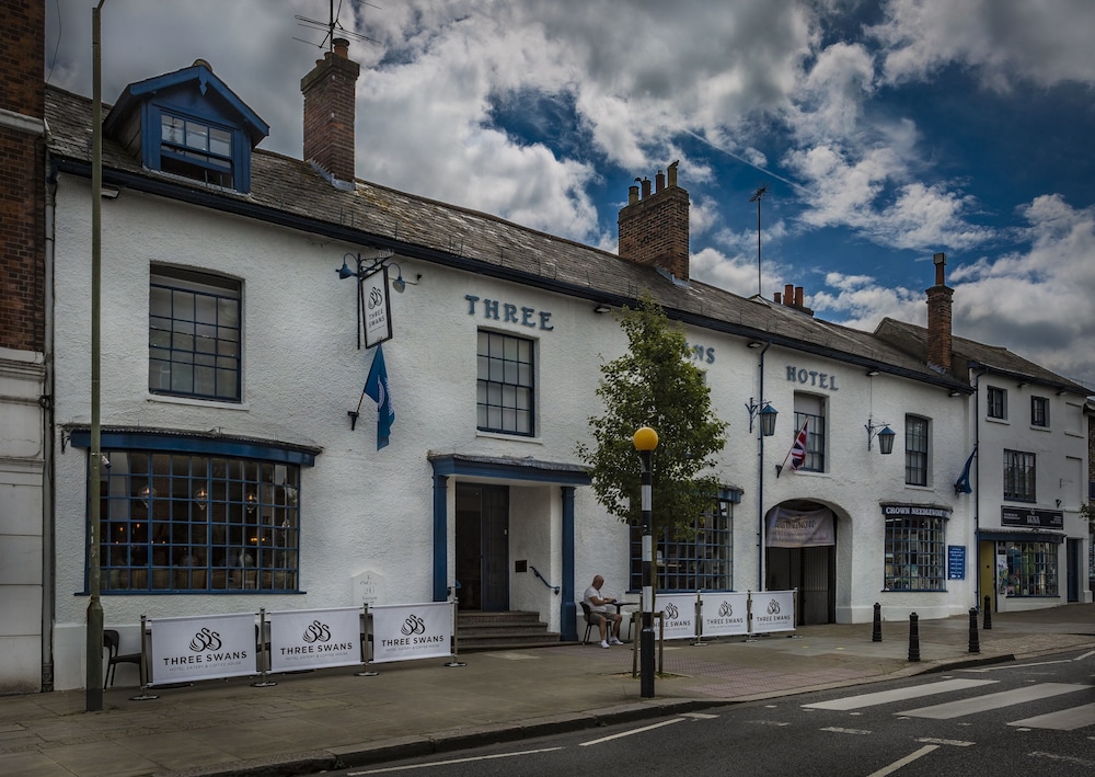 Three Swans Hotel 41/49