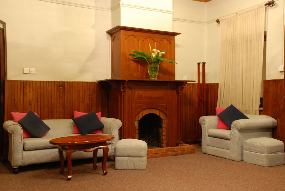 Tea Bush Hotel 33/71