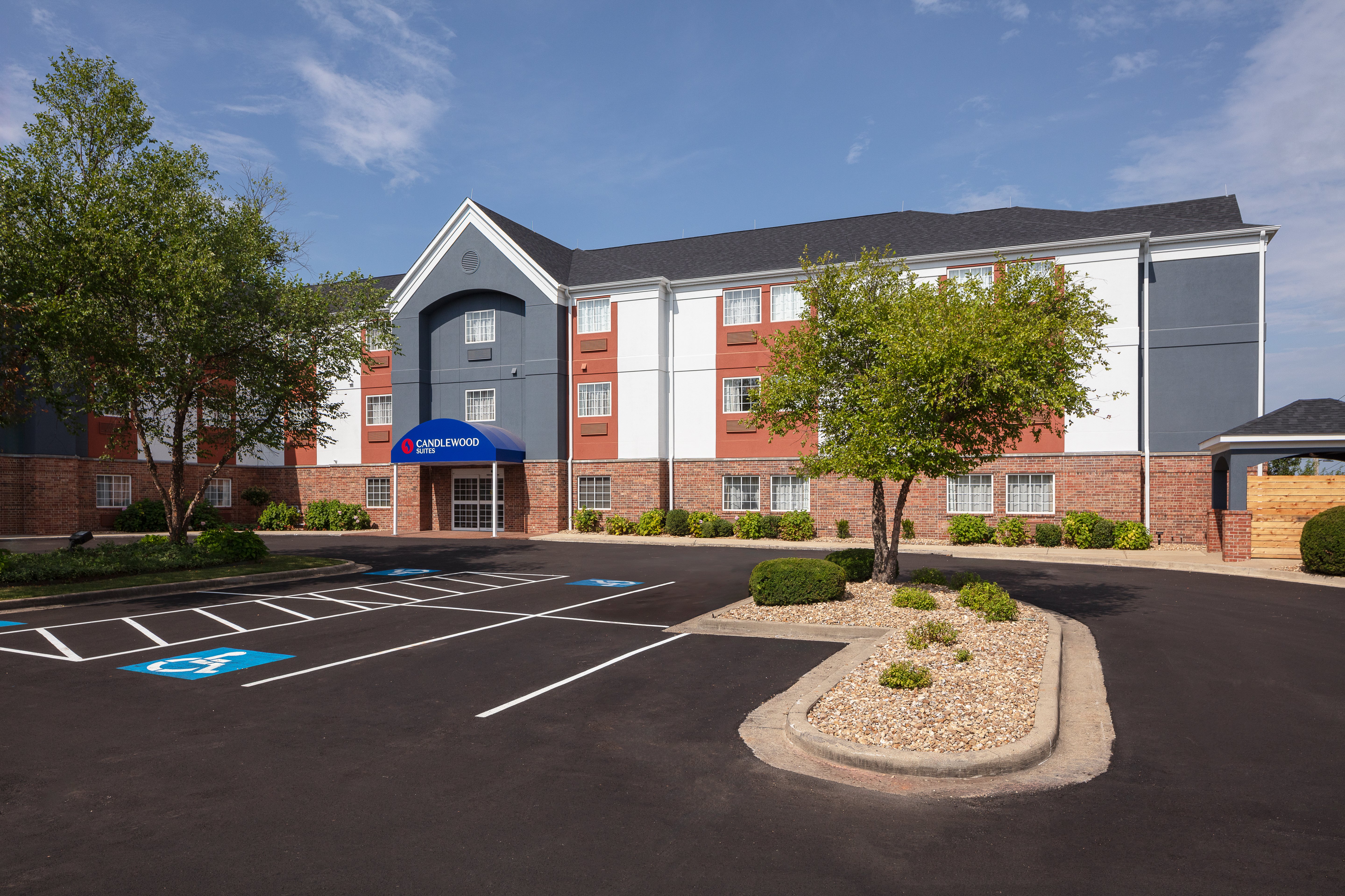 Candlewood Suites St. Robert 41/44