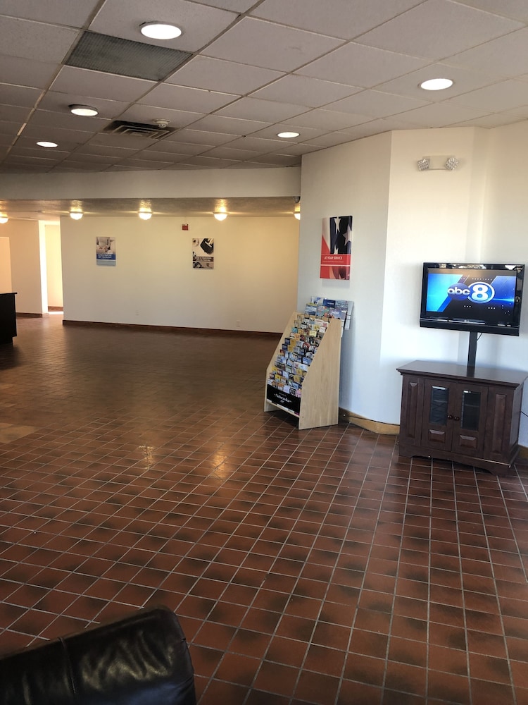 Spark by Hilton Lincoln Airport 3/27