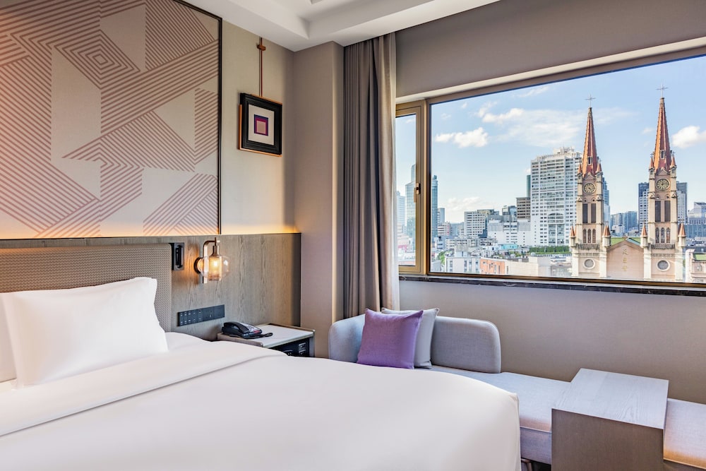 Premium, King Bed, City View, Smoking