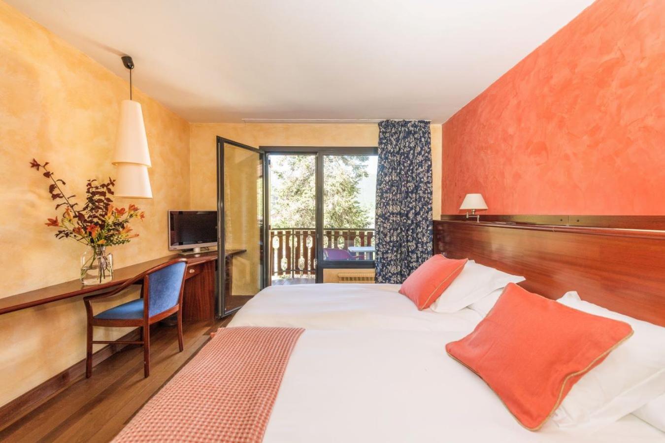 Room, Double or Twin Bed