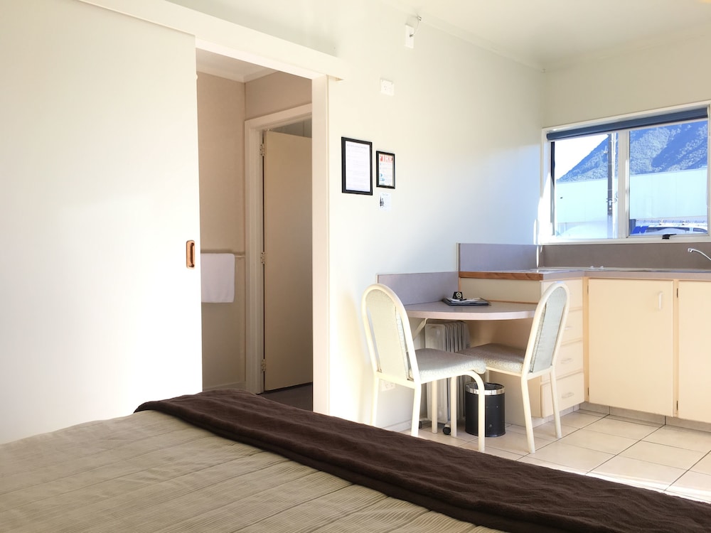 Aldan Lodge Motel 24/47