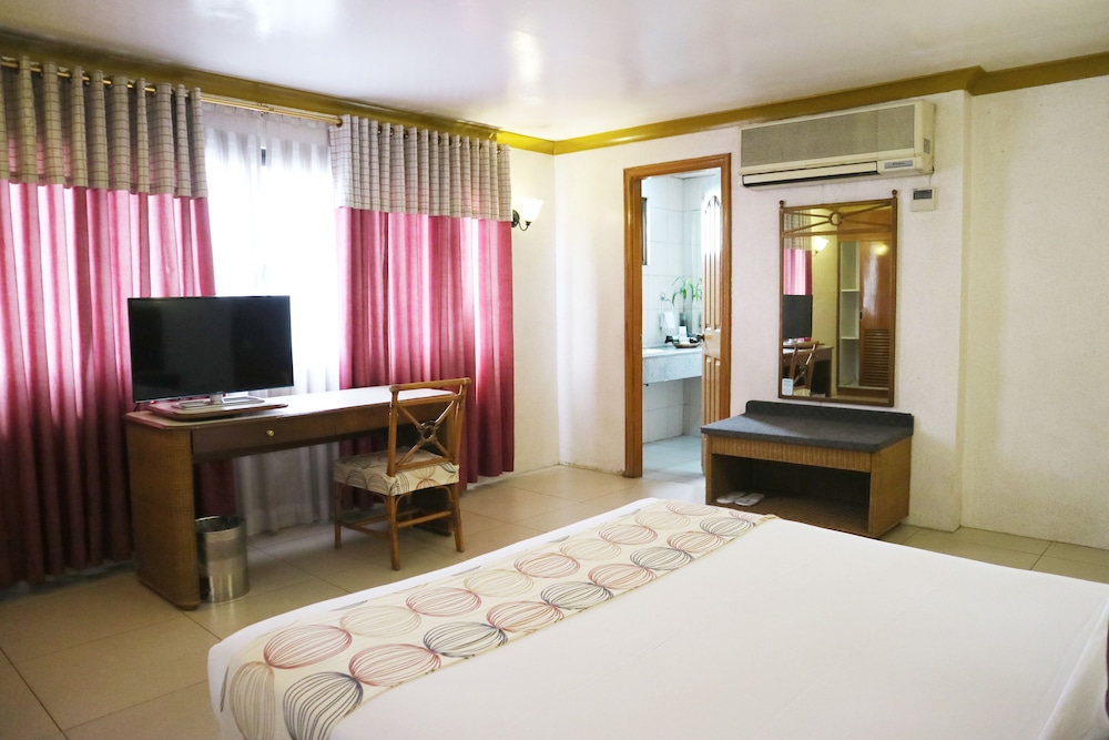 Golden Pine Hotel 23/41