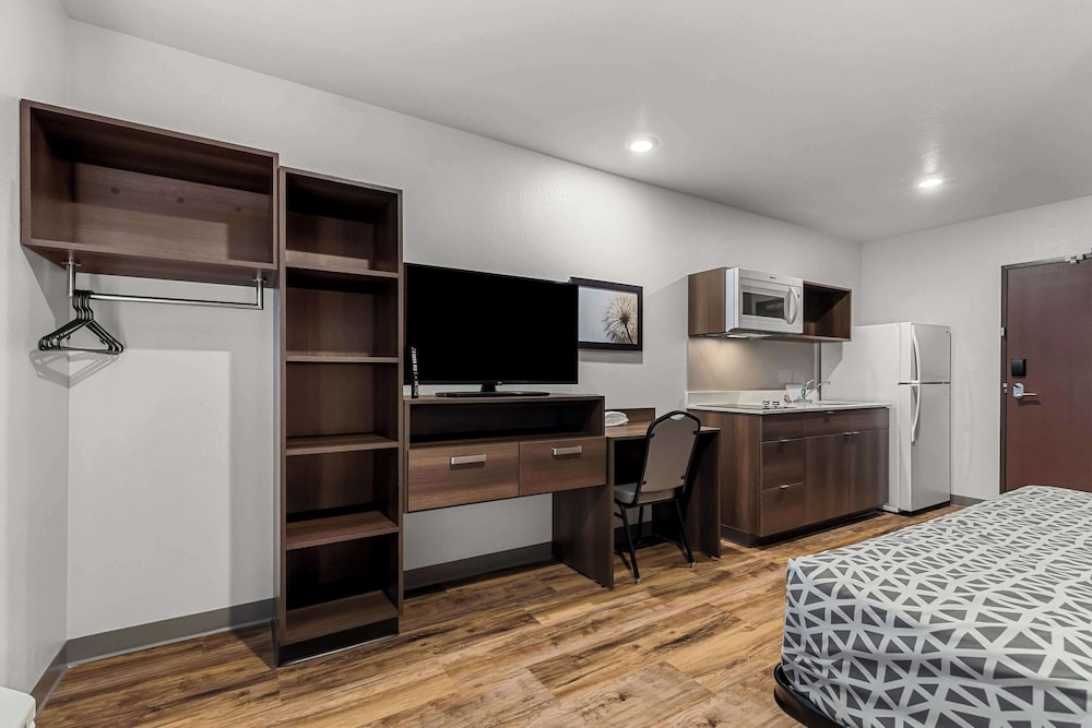 WoodSpring Suites Corona 6/23
