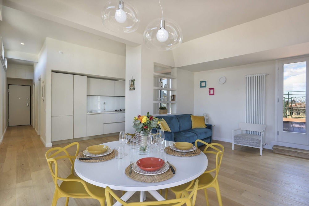 Penthouse With big Terrace in Oltrarno-hosted by Sweetstay 20/25