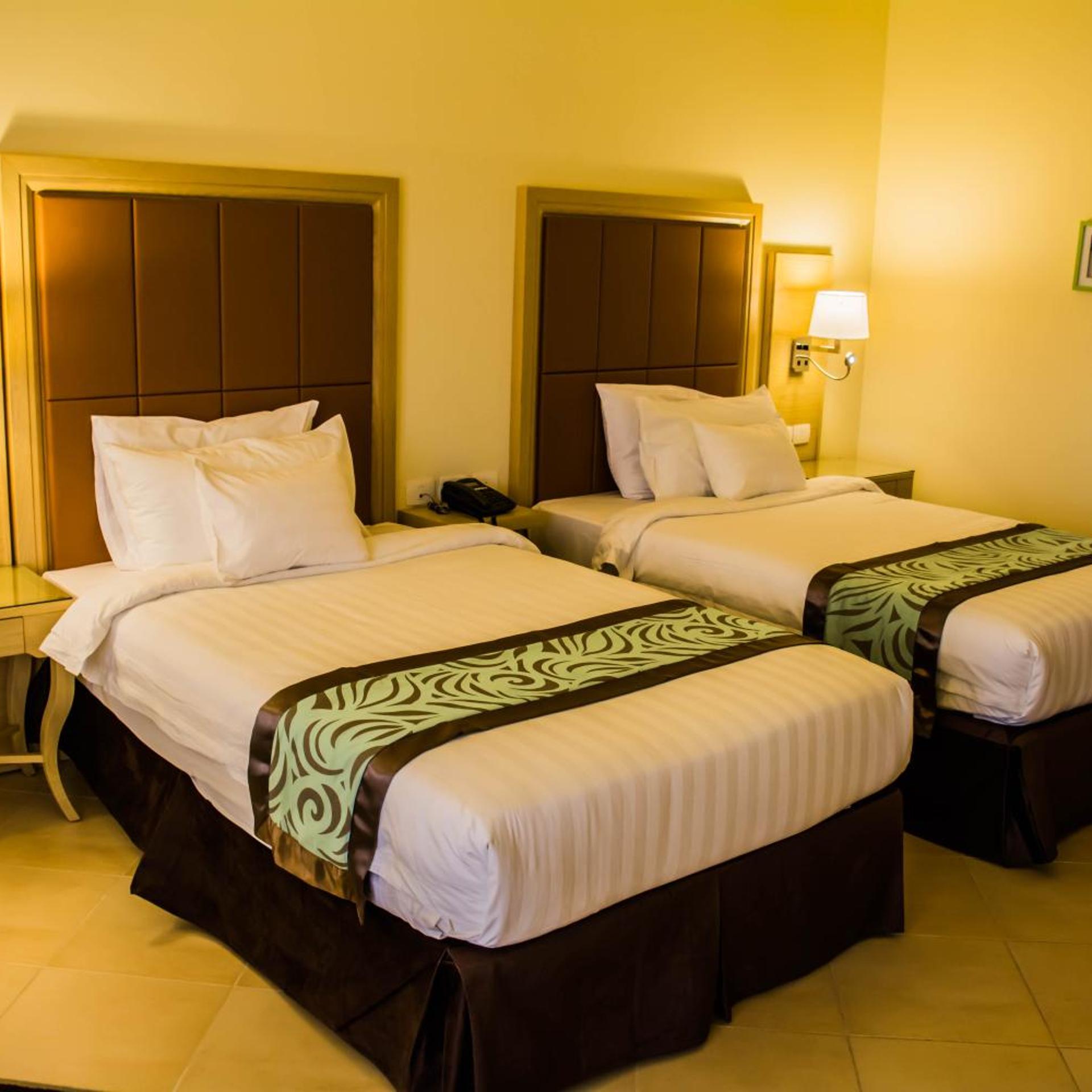 Room, Twin Beds, Mountain View