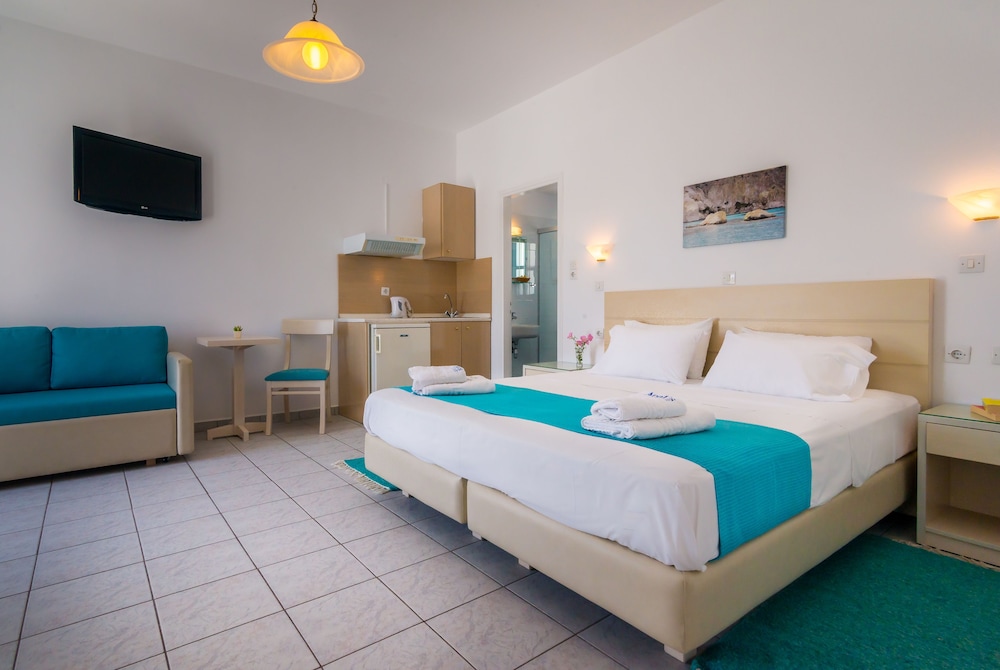 Aeolis Hotel 8/32
