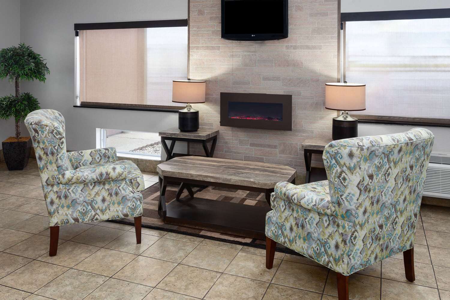 Days Inn & Suites by Wyndham Morris/I-80 11/18