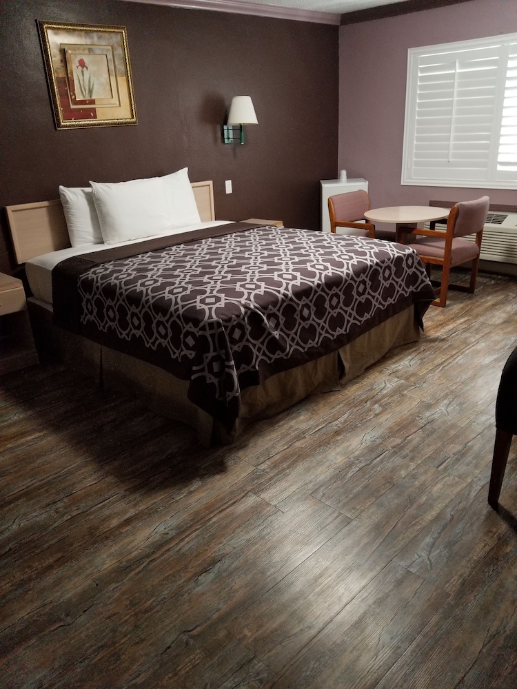 Hollywood Stars Inn 30/63