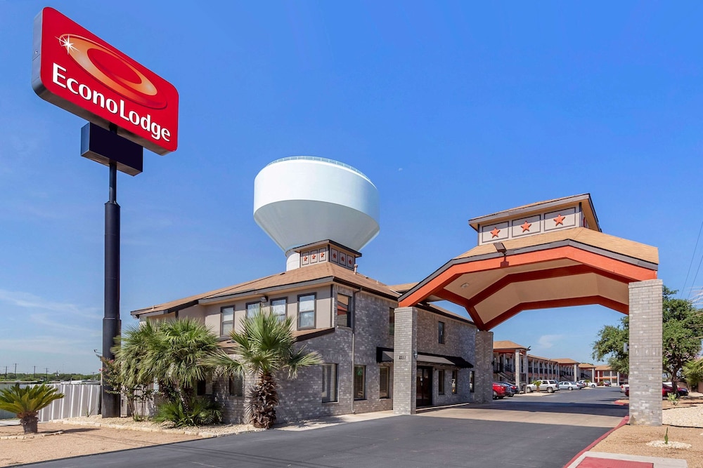Econo Lodge Near Lackland Air Force Base-SeaWorld 20/39