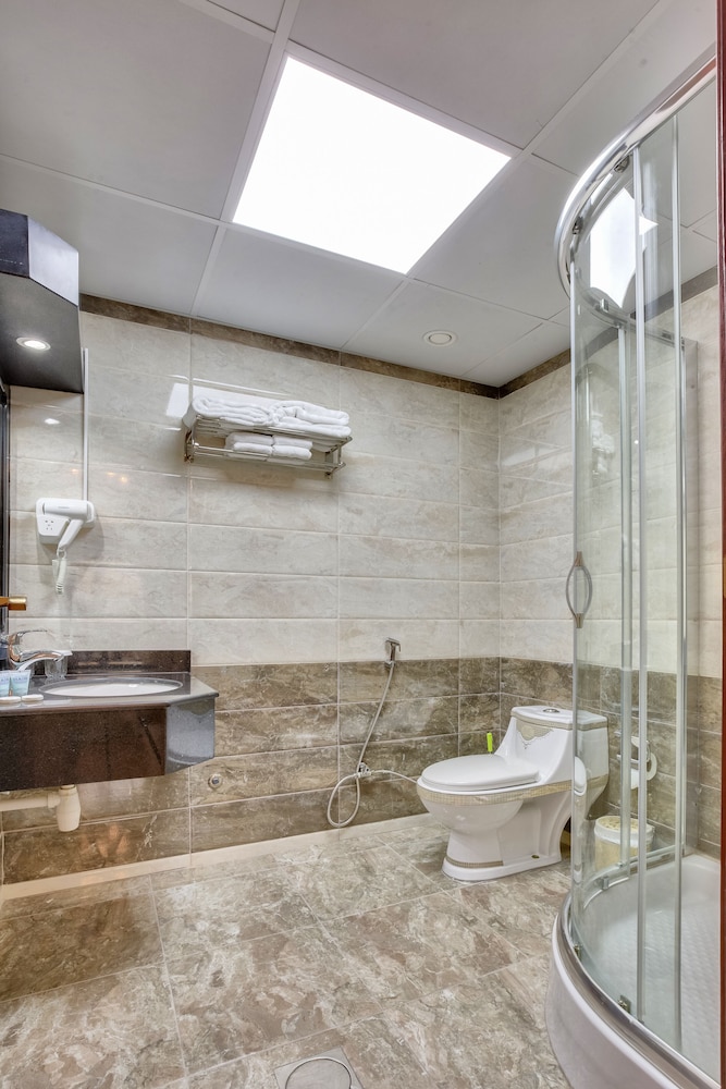 Royal Hotel Sharjah 23/24
