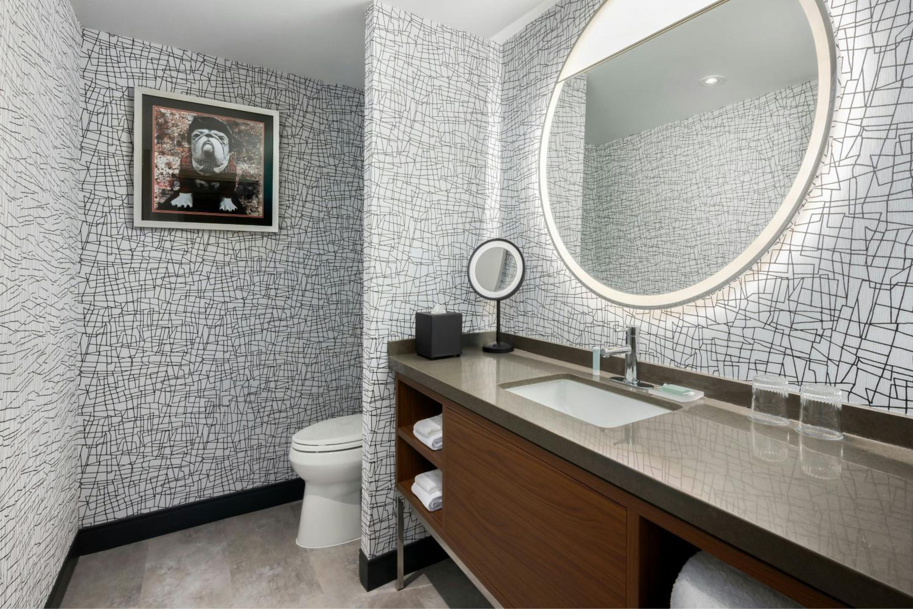 1 Bedroom, Presidential, Suite, King Bed, Dining Area, Sofa, Large، Courtyard Athens Downtown 2/3