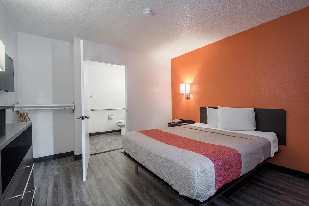 Motel6 Norcross, GA - Atlanta Northeast 20/38
