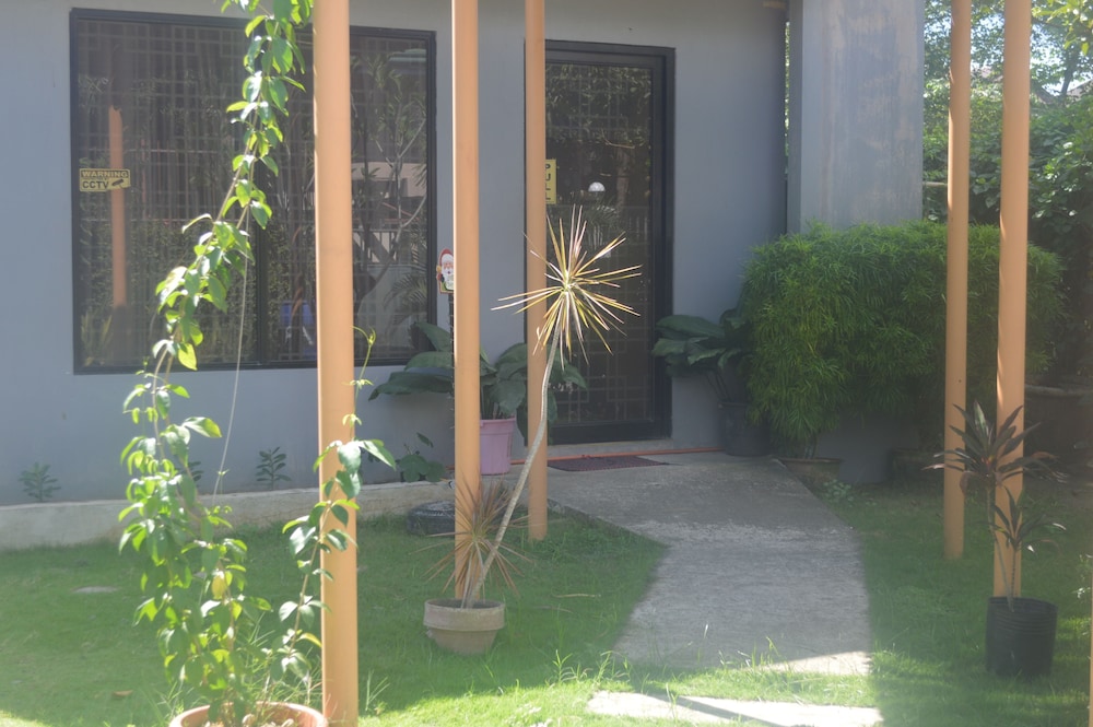 Manora Apartments And Guest House 57/66