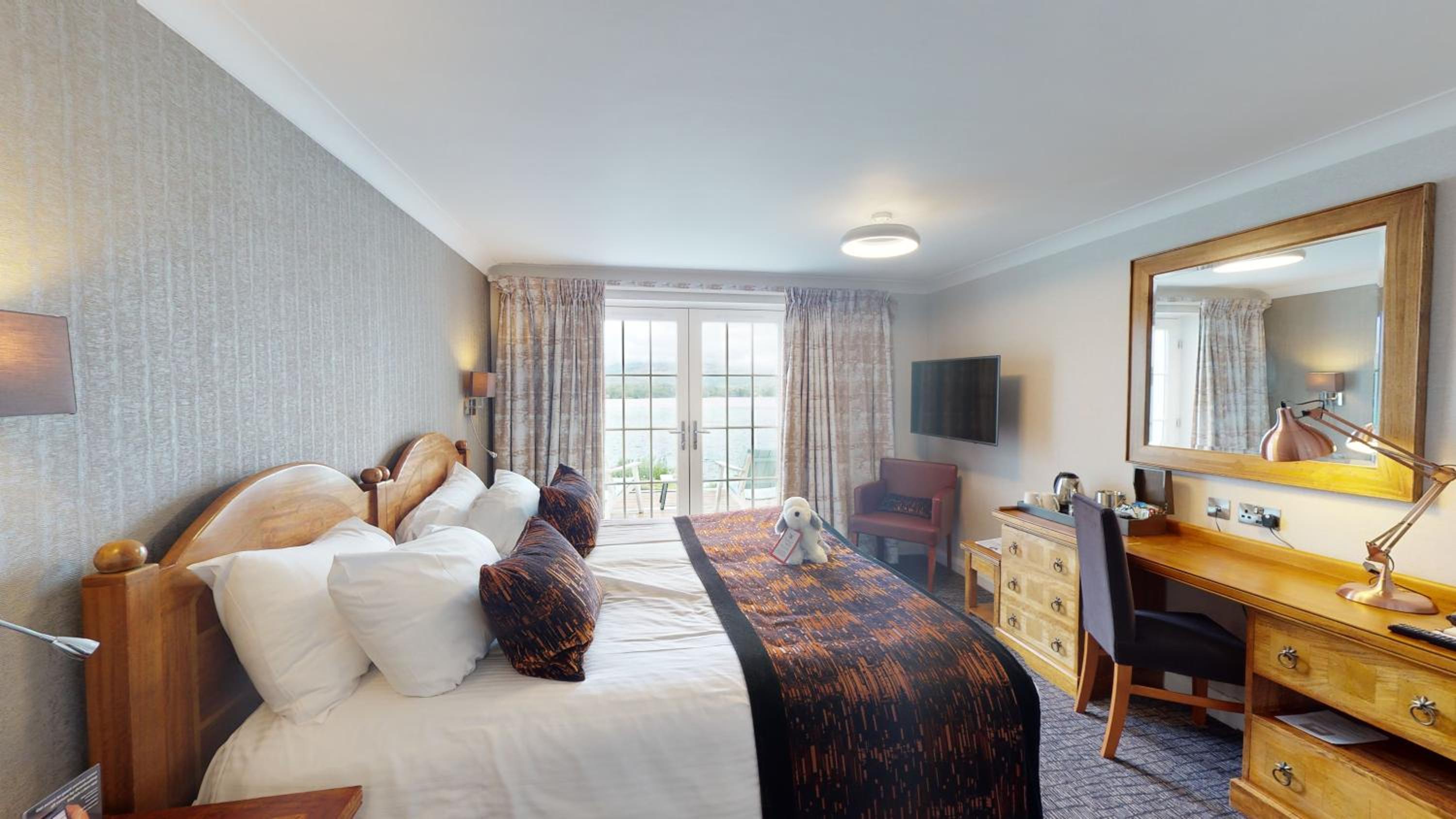 Double or Twin Bed, Lake View, Balcony