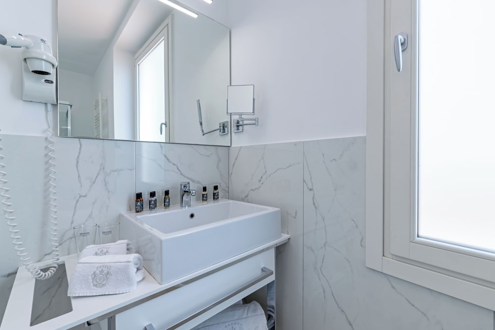 Sanremo Luxury Suites 49/50