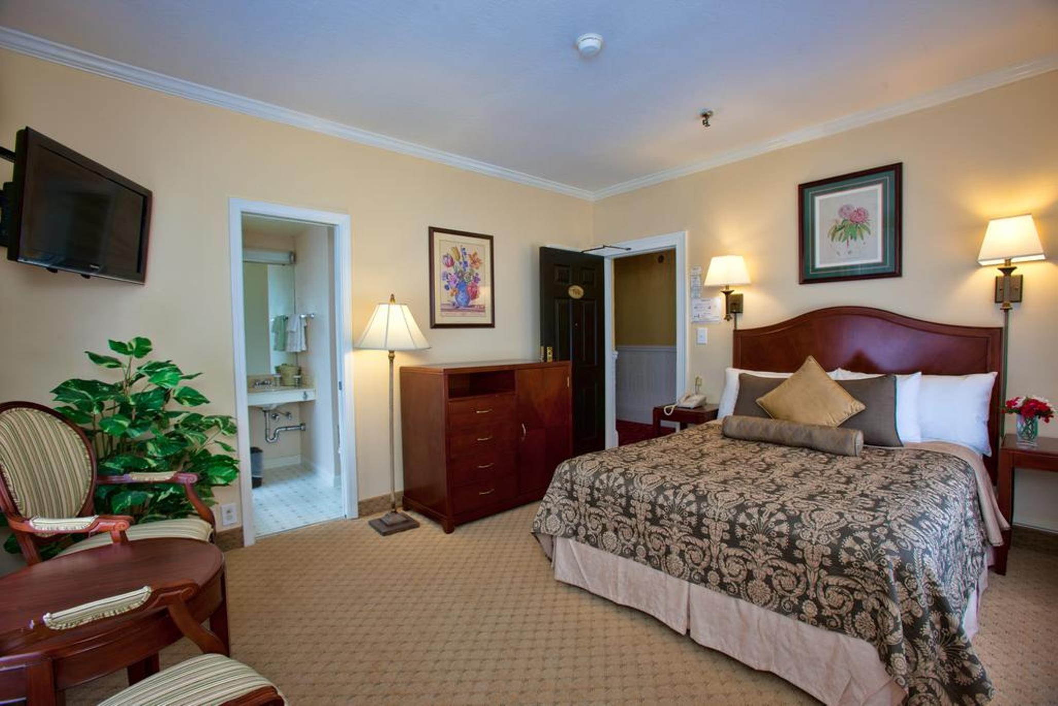 Hotel Amari 8/27