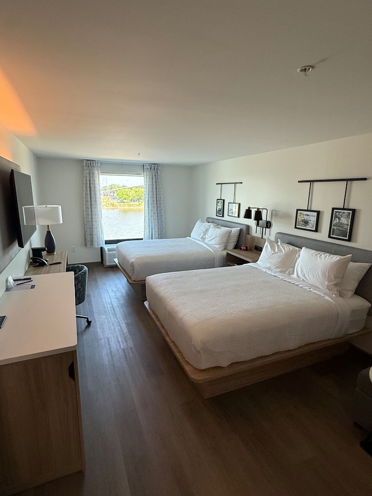 Sleep Inn & Suites Savannah Tennessee Riverfront 11/50