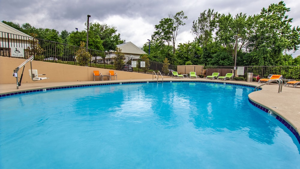 Holiday Inn Knoxville N - Merchant Drive 3/77