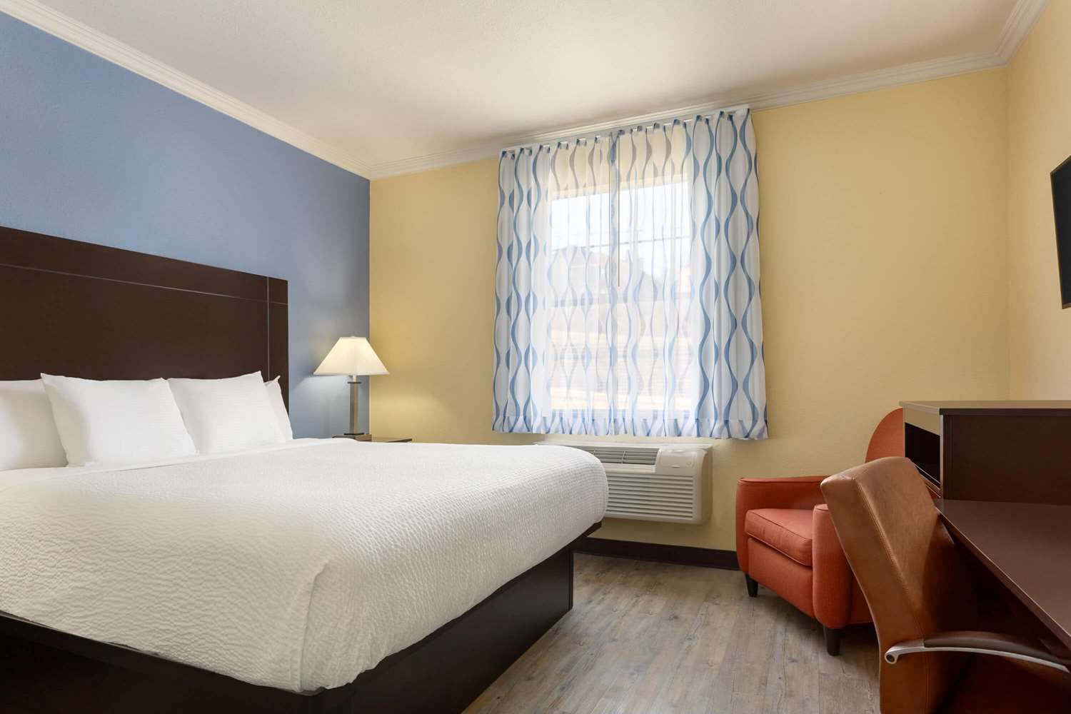 Days Inn and Suites by Wyndham Euless DFW Airport South 24/57