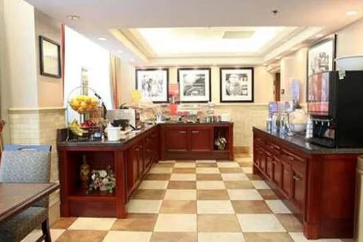 Country Inn & Suites by Radisson, Toronto Mississauga, ON 3/39