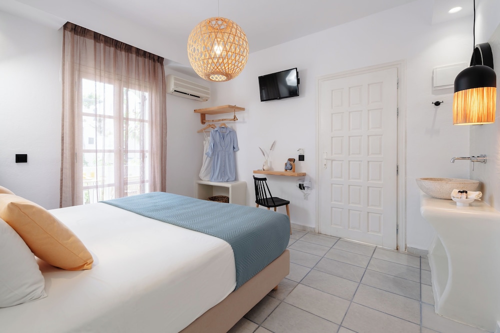 ROOM, KING BED