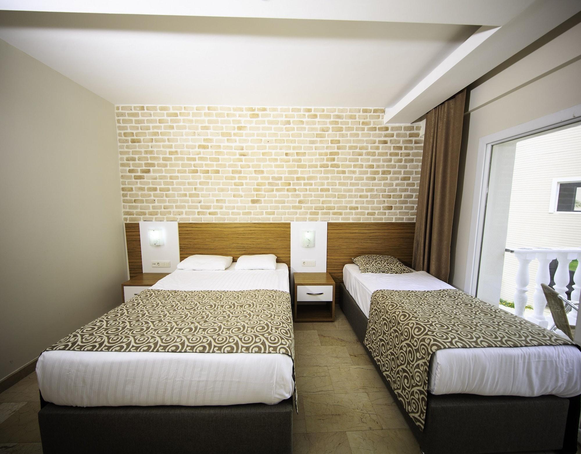 Room, Triple, Land View