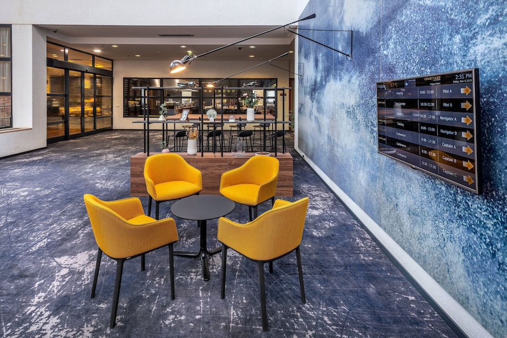 Courtyard By Marriott Prague Airport 55/59