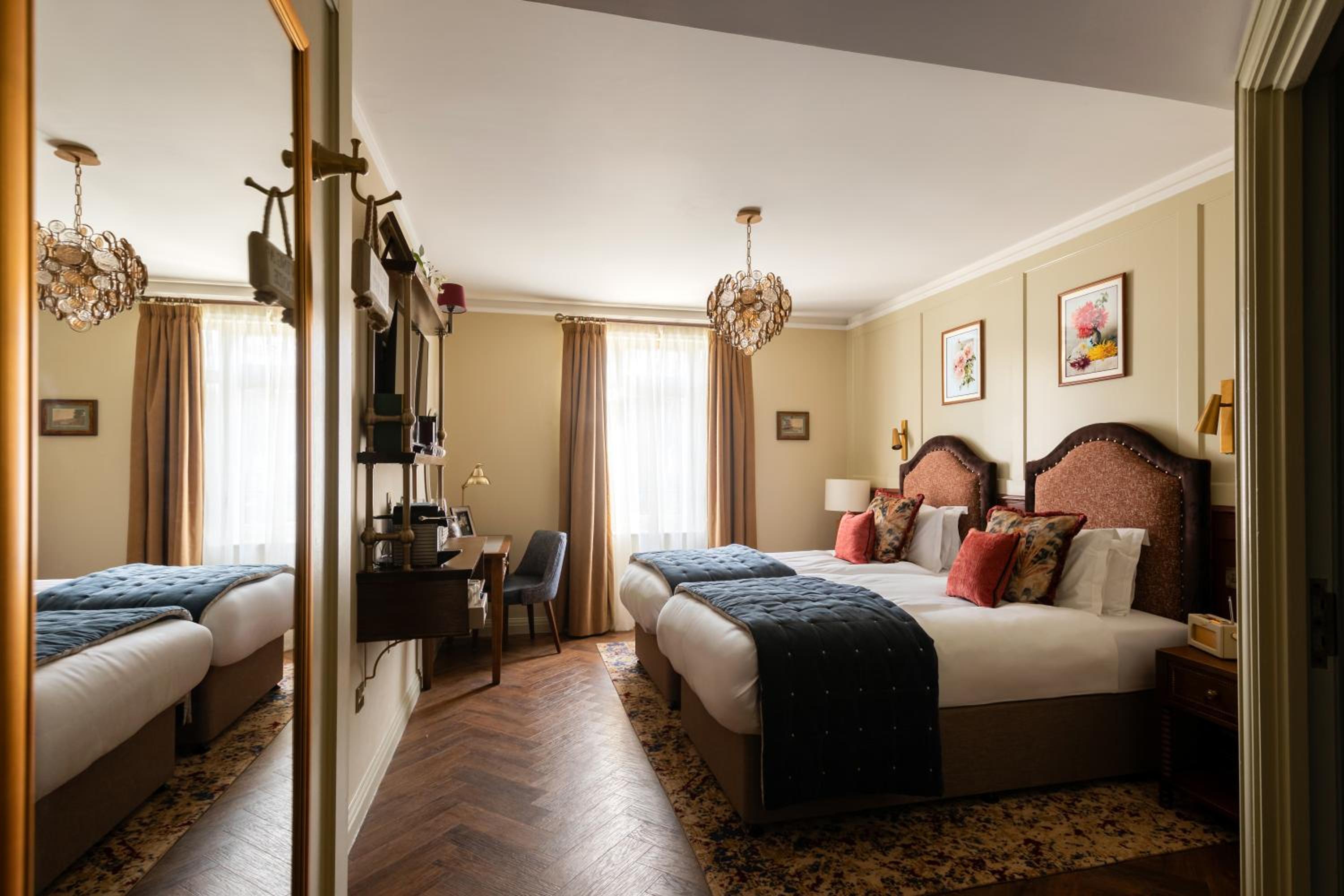 Coach & Horses Hotel 13/49