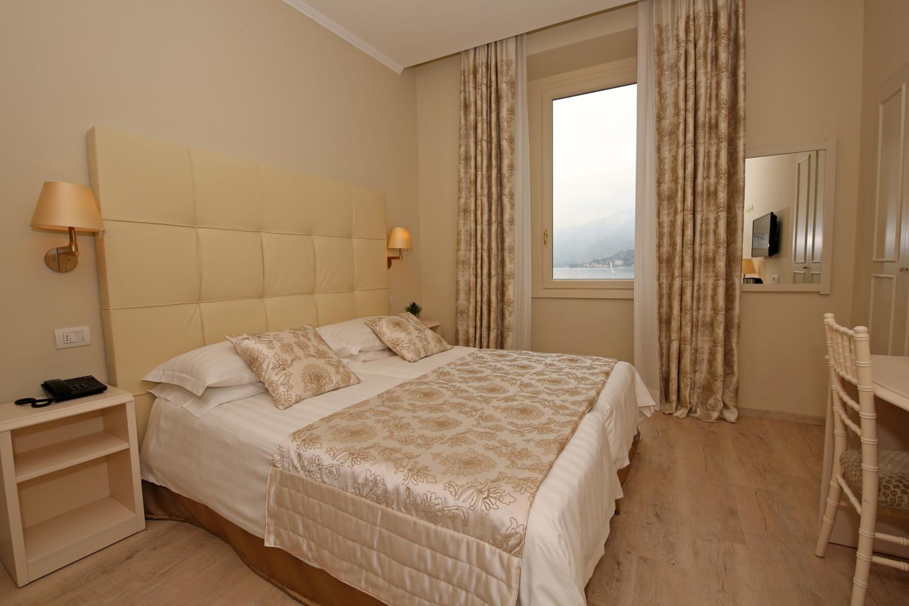 Hotel Du Lac 11/50