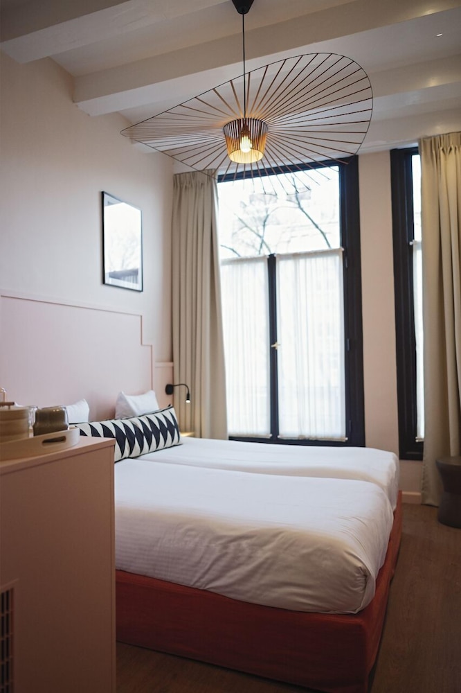 ROOM, TWIN BEDS, CANAL VIEW