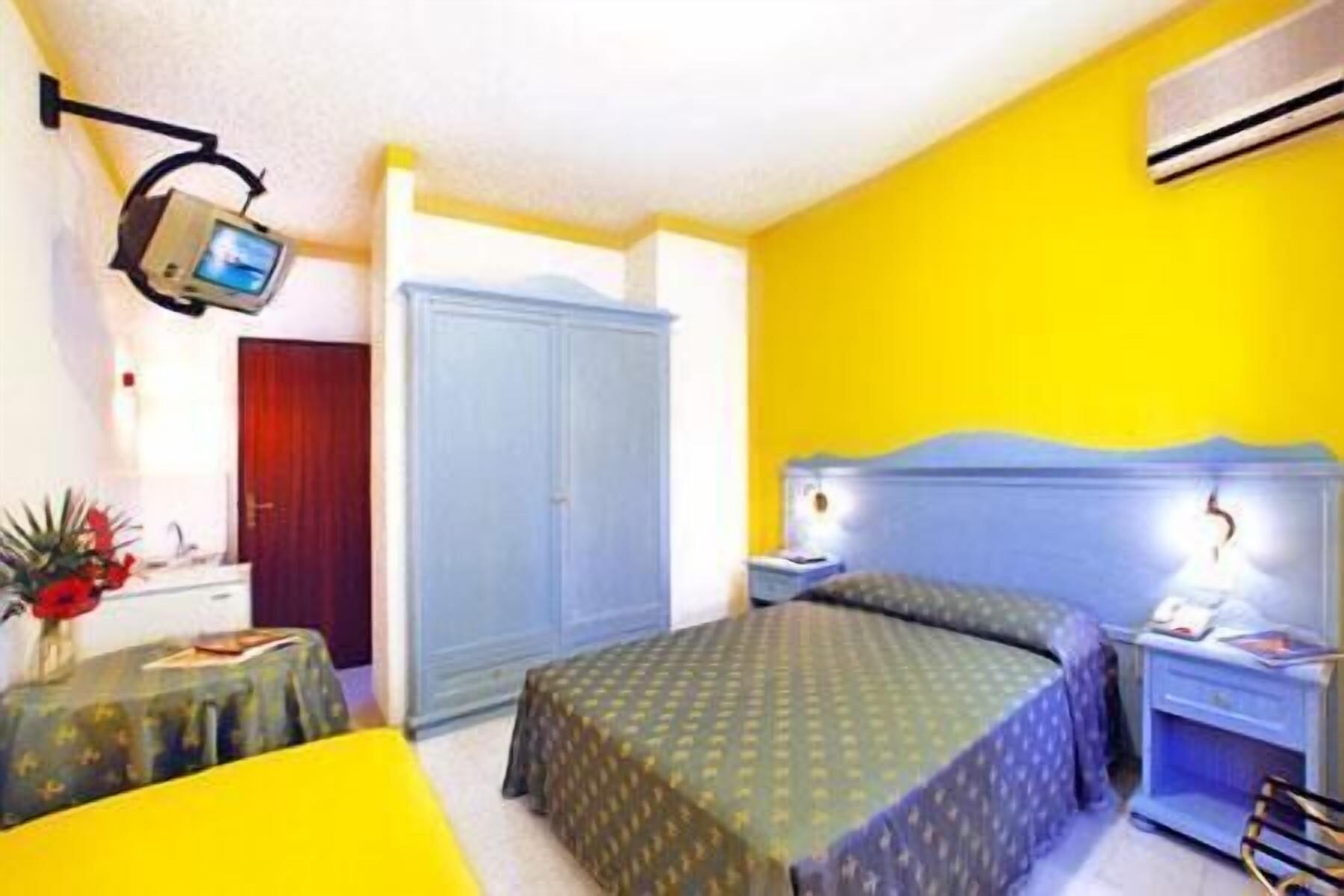 STANDARD, SINGLE, DOUBLE BED, PRIVATE BATHROOM