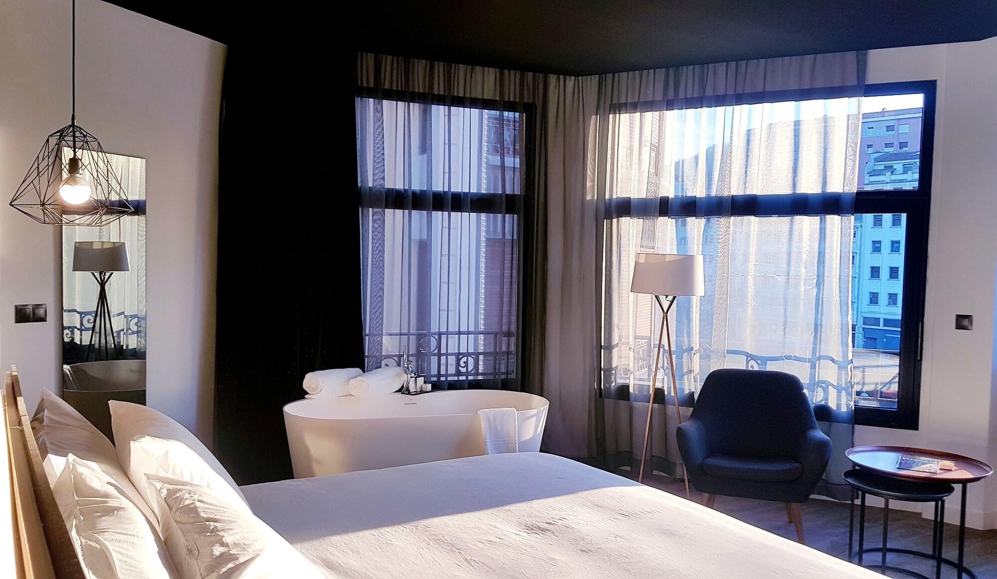 Hotel Tayko Bilbao 50/50