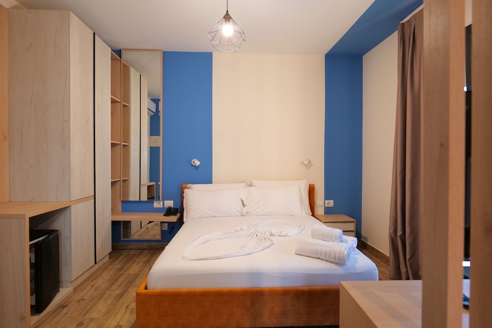 Hotel Triumf 12/50