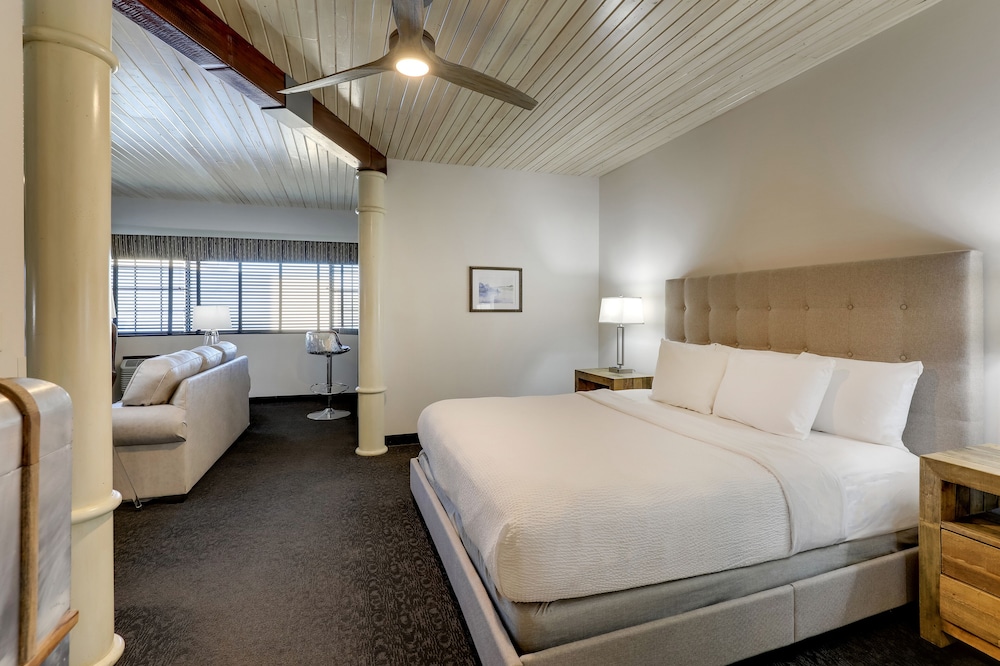 Theme, Suite, King Bed, Sofa, Jetted Tub