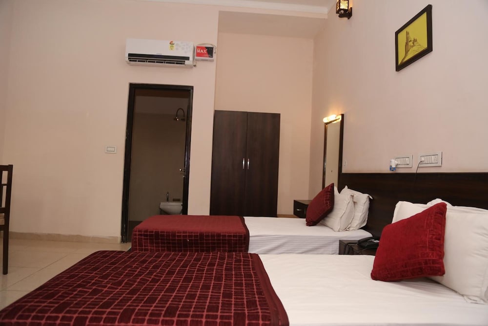 GULMOHAR SARISKA RESORT 12/45