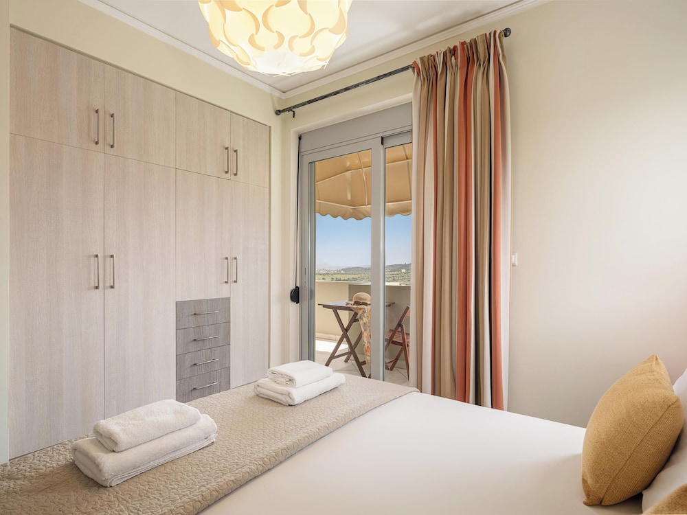 Villa Athinais 6/40