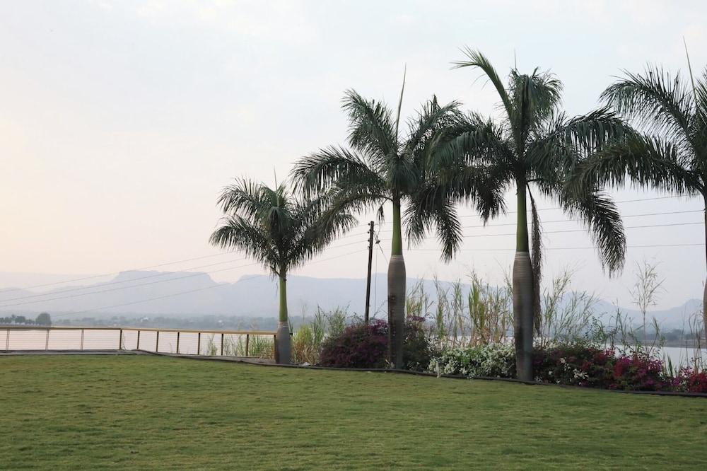 Mastiff Select Riveria Resort, Igatpuri Road, Nashik 55/61