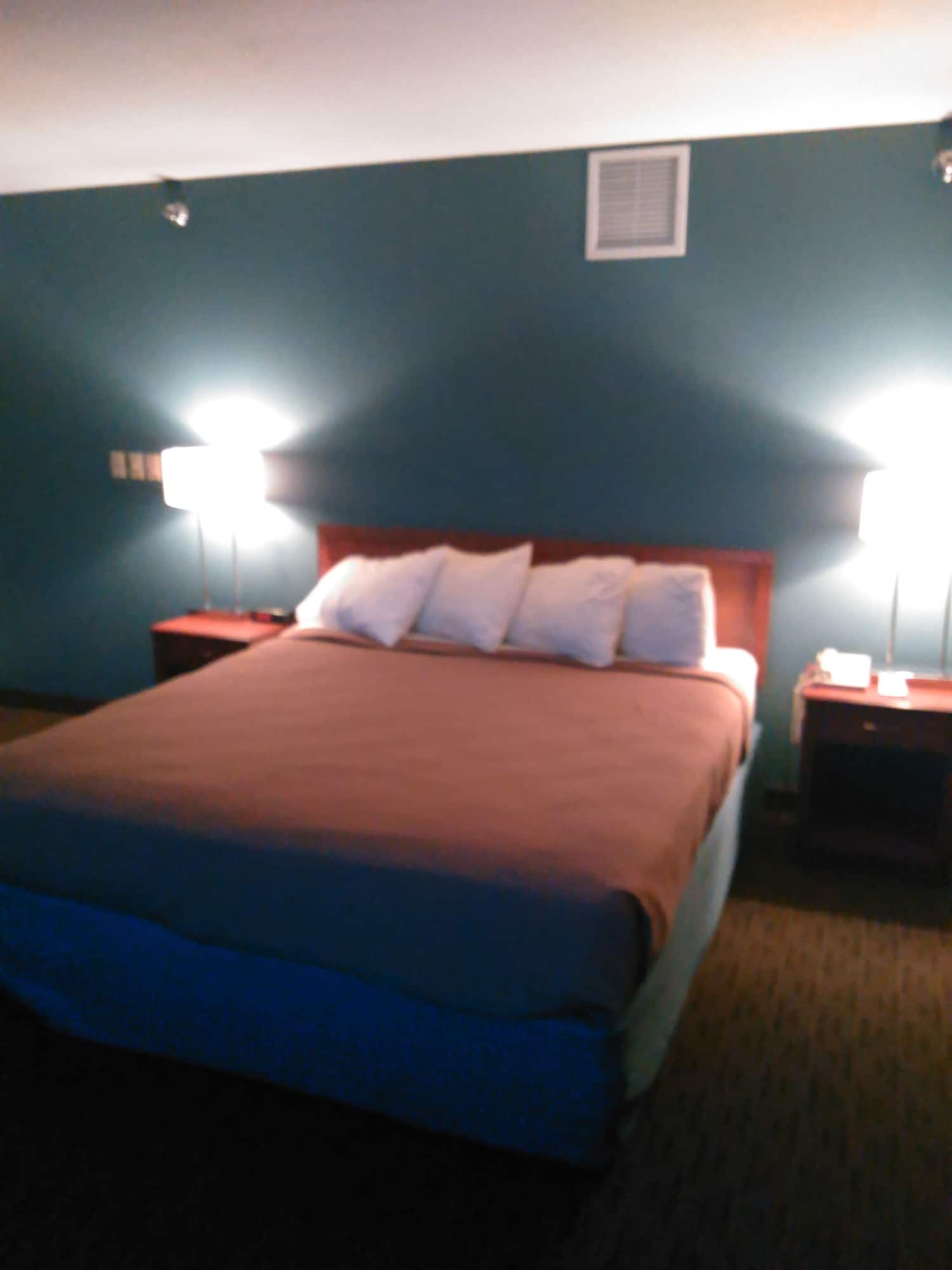 غرفة بسرير كينج لذوي الإعاقة، Americinn By Wyndham Beulah 2/6