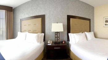 Holiday Inn Express Hotel Suites Byram 32/70