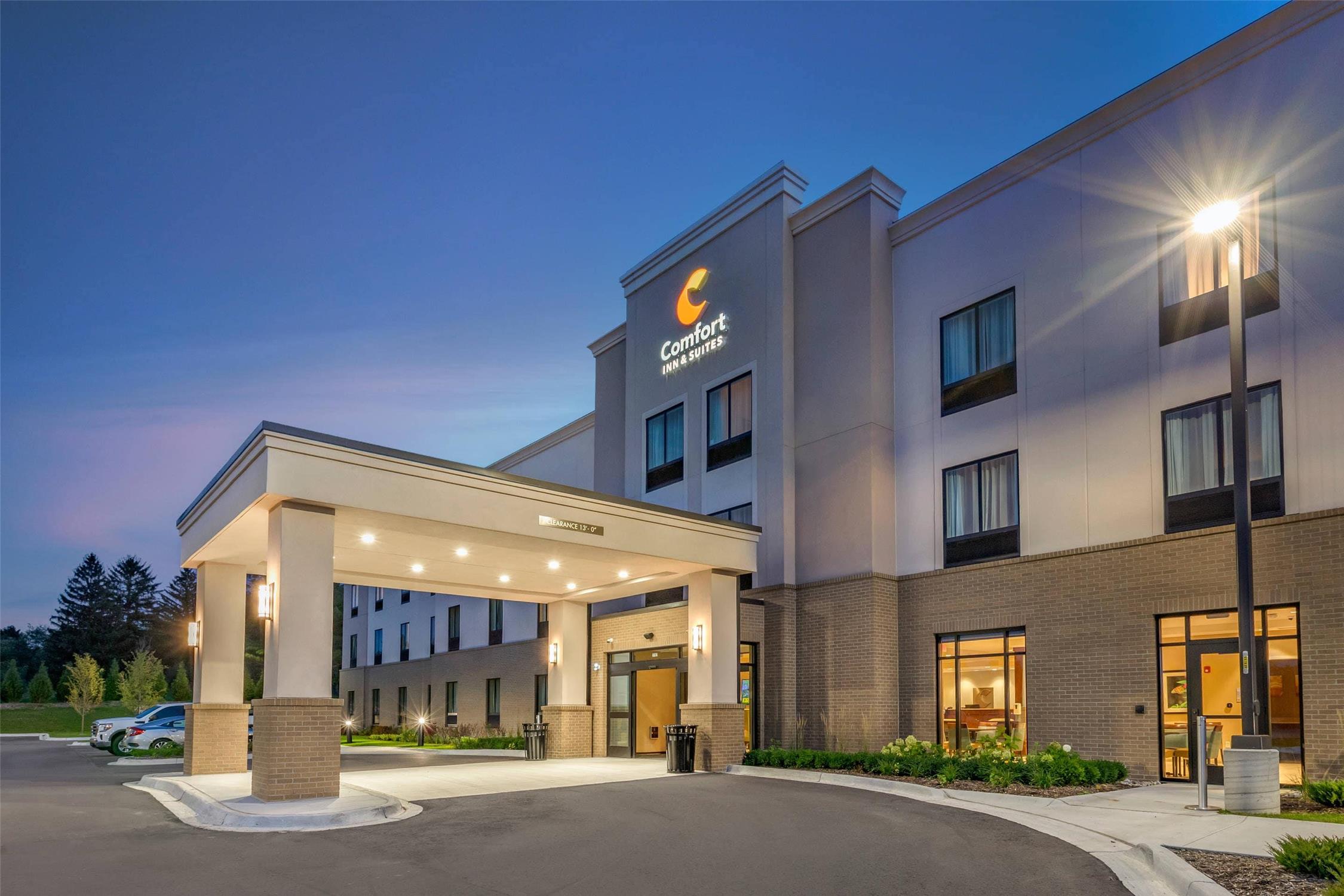 Comfort Inn & Suites Clarkston Pine Knob Area 3/16