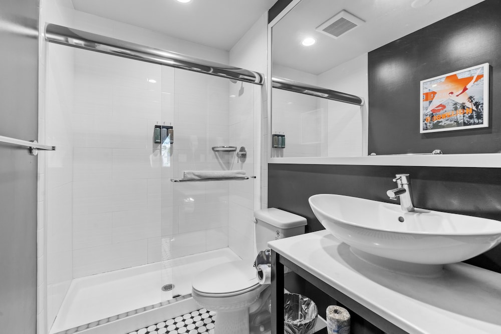 Hollywood Le Bon Hotel 45/50