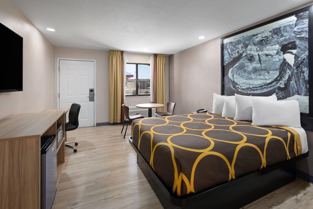 Super 8 by Wyndham Tucson/Grant Road Area AZ 9/50