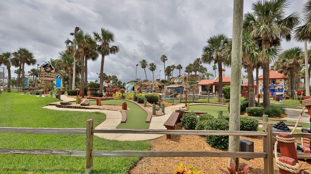 Driftwood Resort 60/70