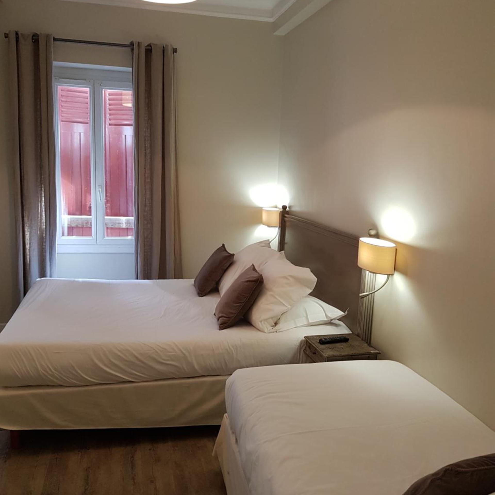 Room, Quadruple