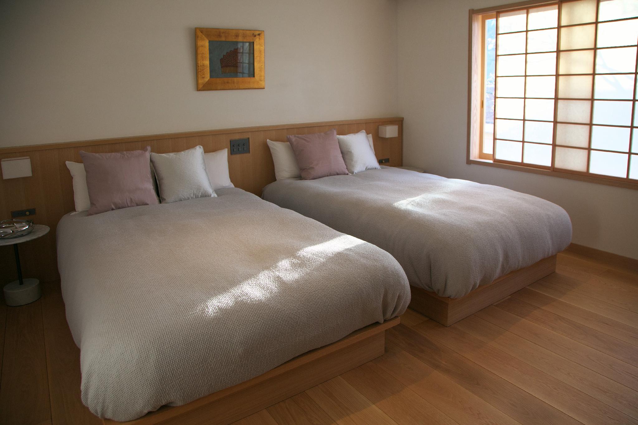 Silver, Suite, Twin Beds, City View