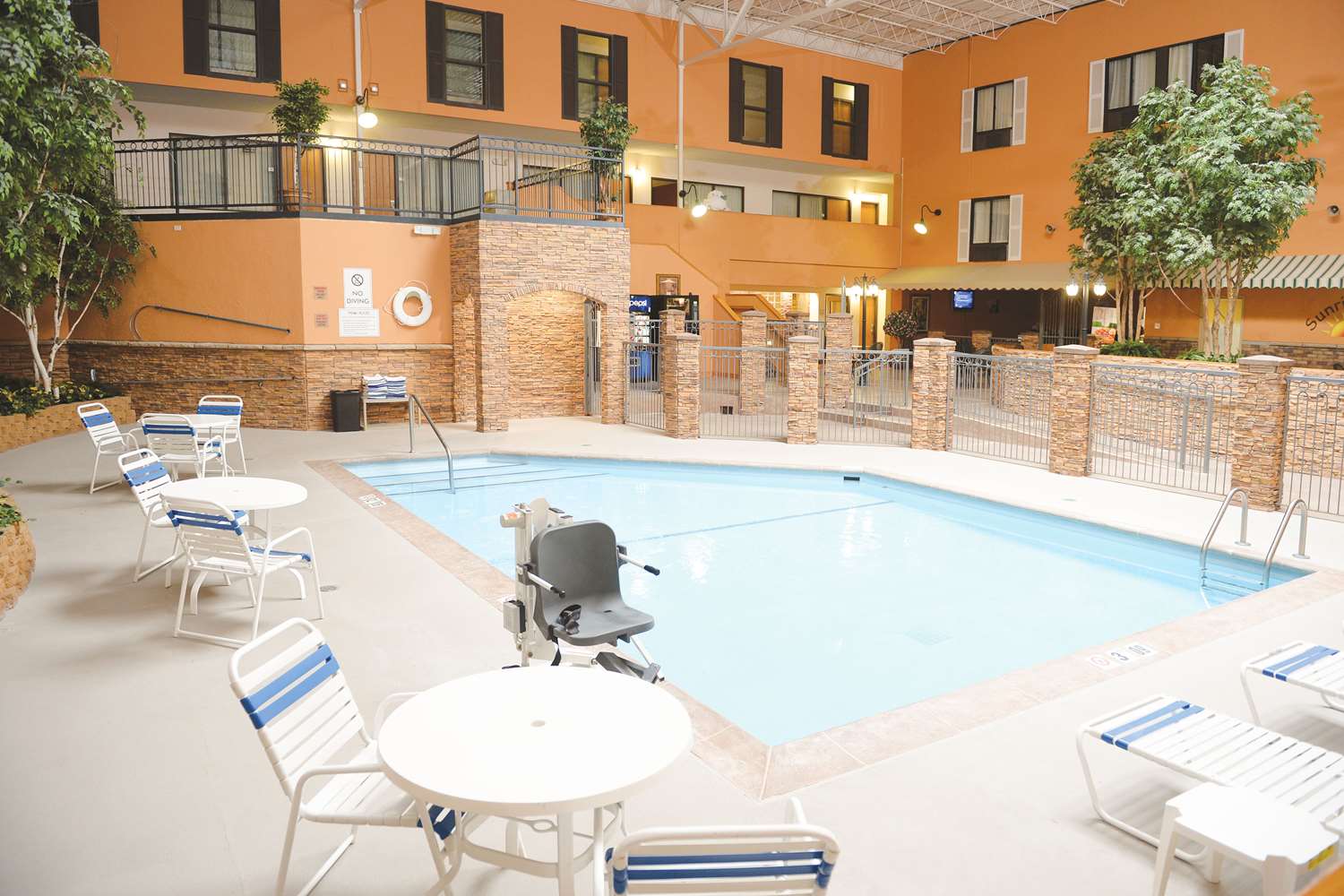 Quality Inn and Suites Ames Conference Center Near ISU Campus 23/48
