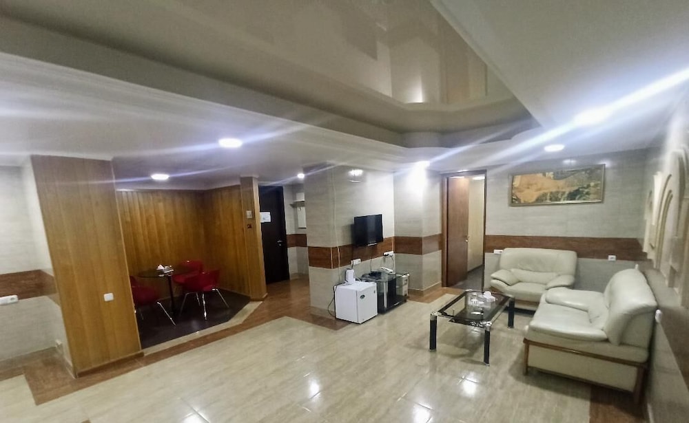YEREVAN DELUXE HOTEL 45/61